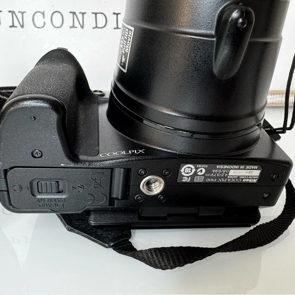 NIKON P100